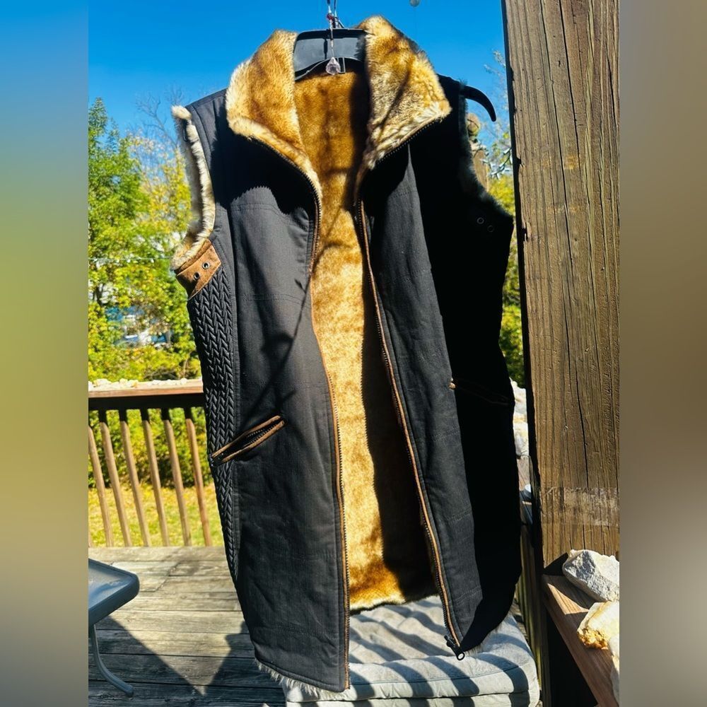 Montana Co. Fur Long Vest 20”p2p 31” long sz M/L reversible - Picture 6 of 9